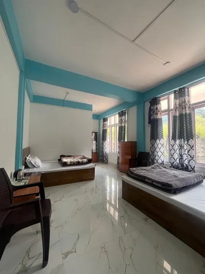 Mountain-View Room
